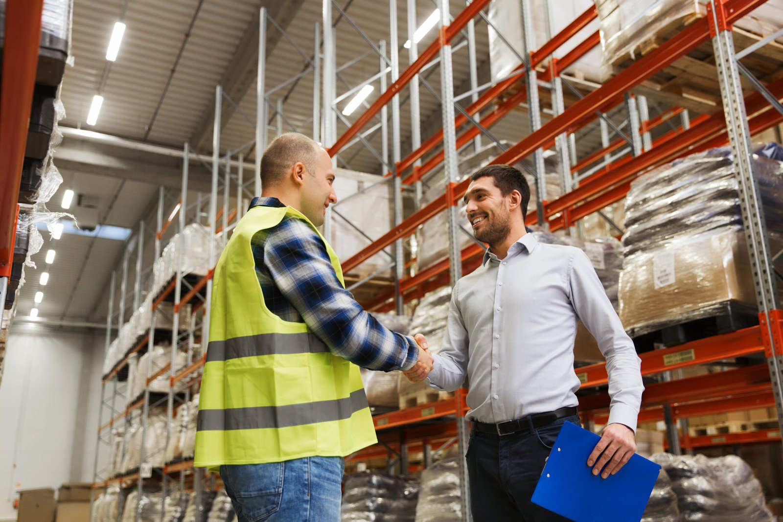 Adolfo Sánchez Fernández analizando oportunidades comerciales